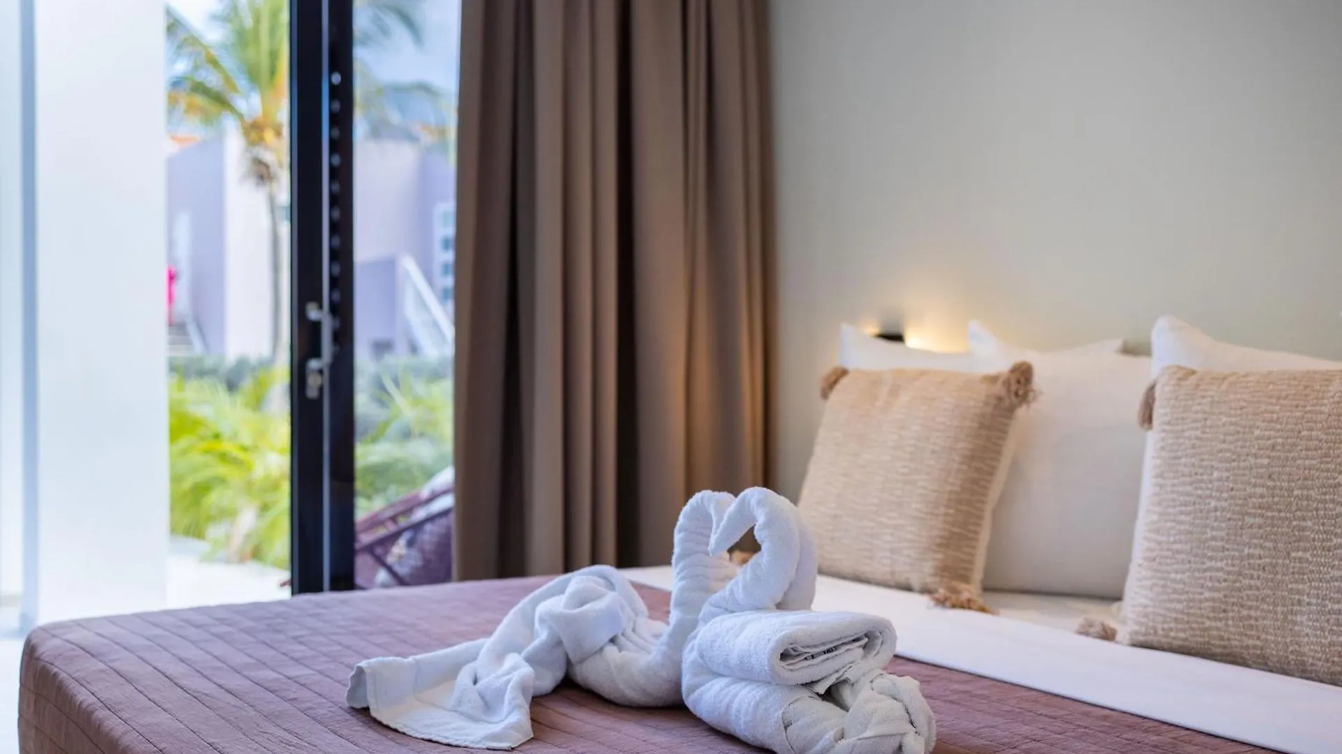 Coral Estate Luxury Resort Willibrordus 4*,