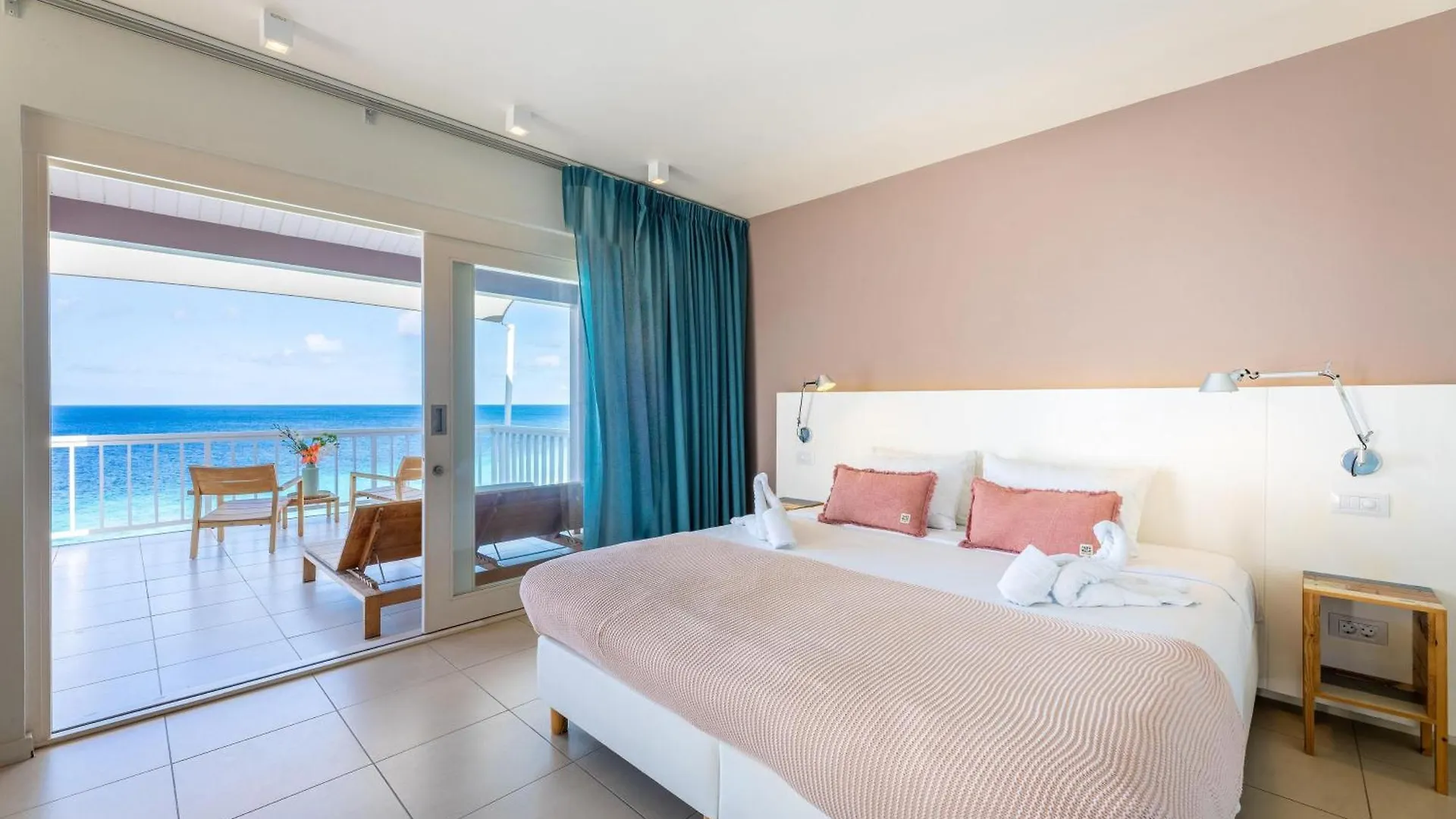 Oasis Coral Estate Beach, Dive&Wellness Resort Willibrordus Curaçao